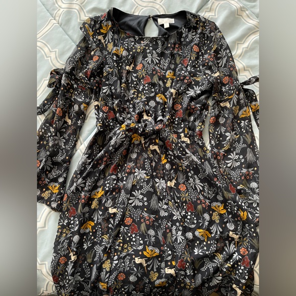 Dresses - Picture 1 of 5